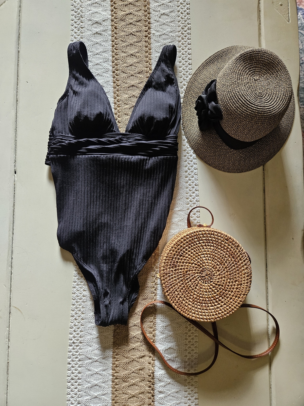 NWT Cupshe Black Ribbed One-Piece Swimsuit Size Medium